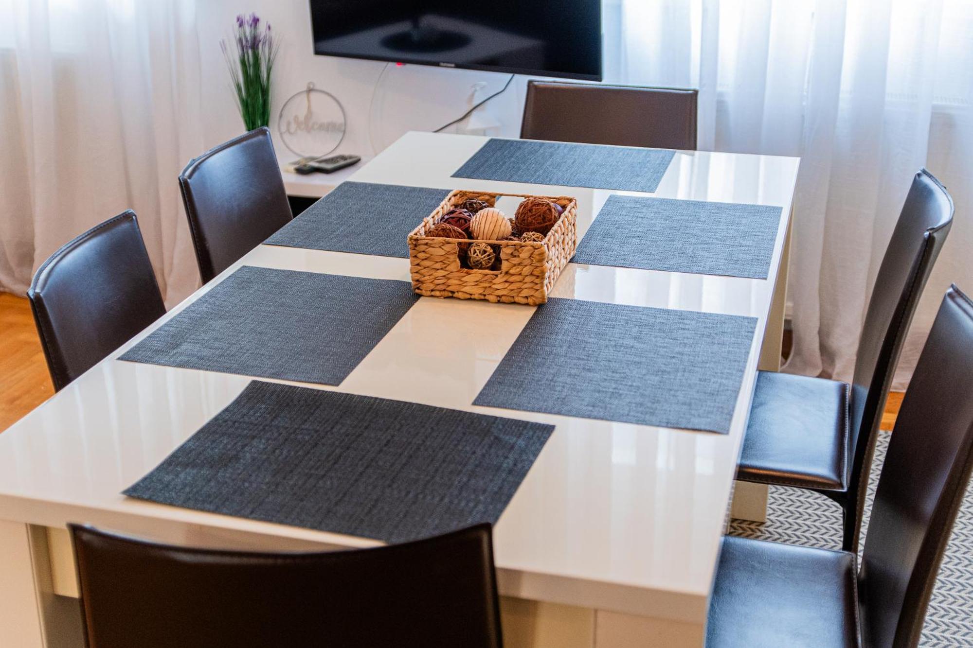 Flexible Selfcheckins 97 - Zagreb - Garden - Parking- Loggia - 2 Bedrooms Exteriör bild