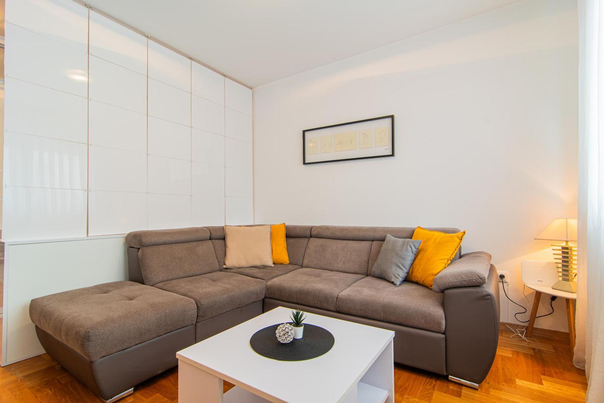 Flexible Selfcheckins 97 - Zagreb - Garden - Parking- Loggia - 2 Bedrooms Exteriör bild