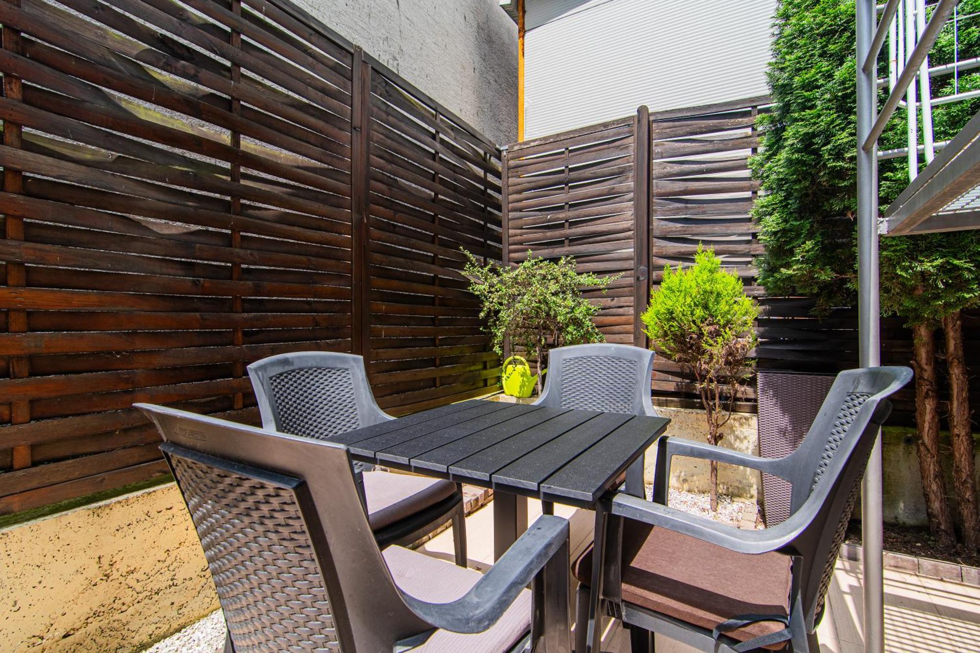 Flexible Selfcheckins 97 - Zagreb - Garden - Parking- Loggia - 2 Bedrooms Exteriör bild