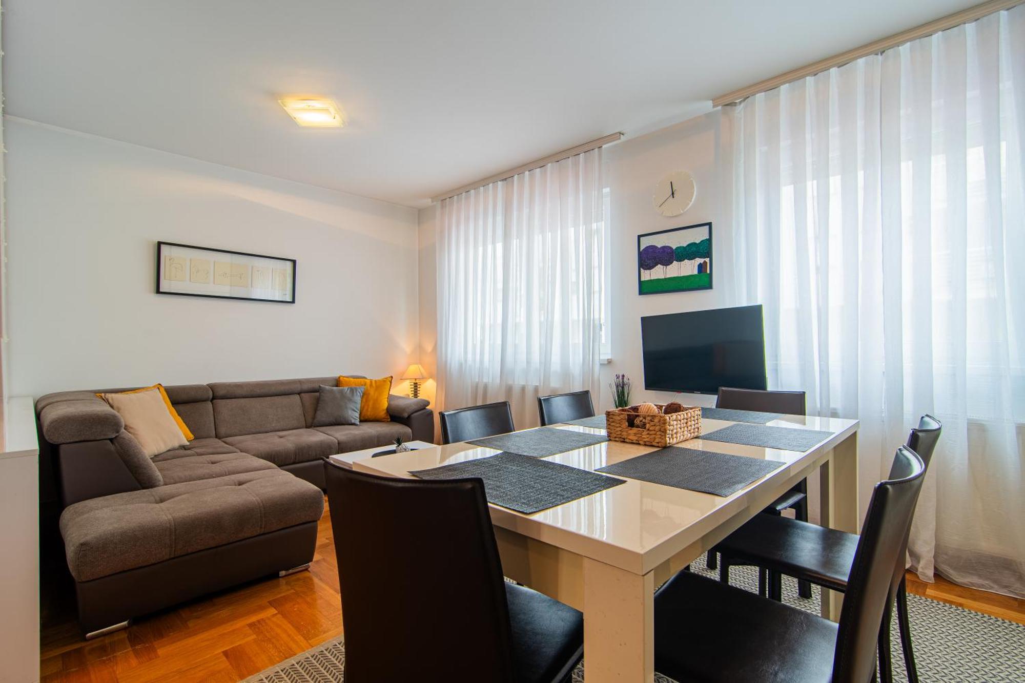 Flexible Selfcheckins 97 - Zagreb - Garden - Parking- Loggia - 2 Bedrooms Exteriör bild